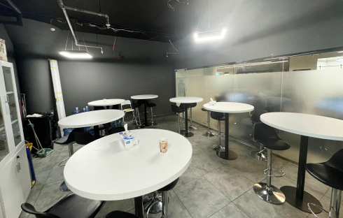 Collaborative meeting space with high tables